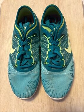 Nike Women Teal and Lime Athletic Running Shoes